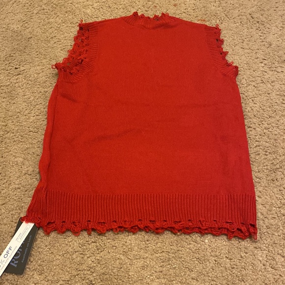 Cool grunge red sleeveless sweater - Picture 2 of 3